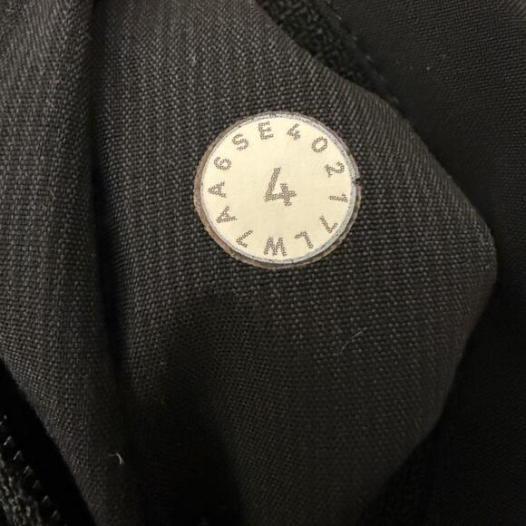 LULULEMON | Solid Black Hotty Hot Low-Rise Lined Short 4" Elastic Waist | 4 - Picture 5 of 5